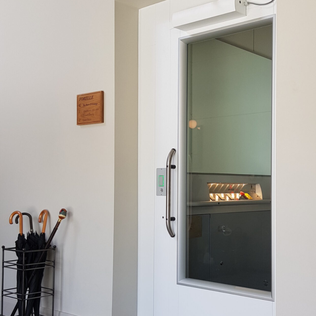 Platform lift for an office block